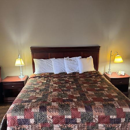 Town & Country Motel Clinton Buitenkant foto