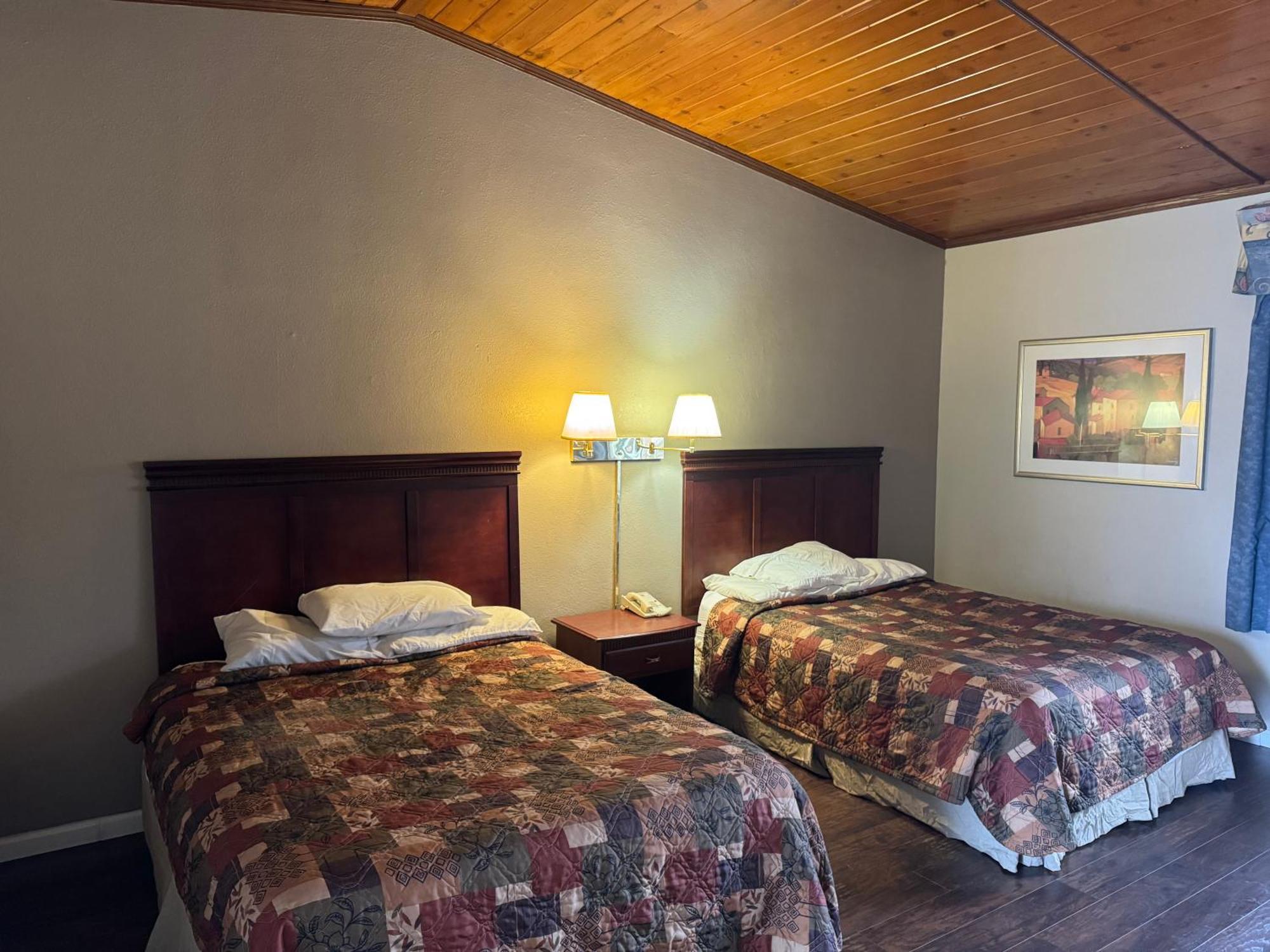 Town & Country Motel Clinton Buitenkant foto