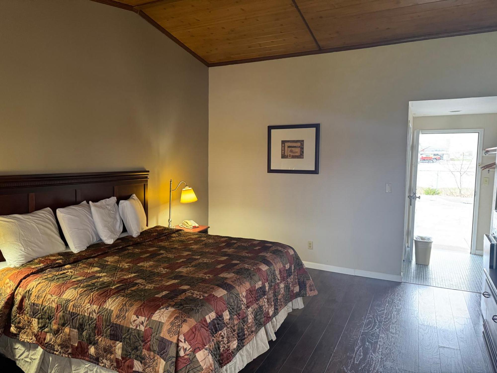 Town & Country Motel Clinton Buitenkant foto