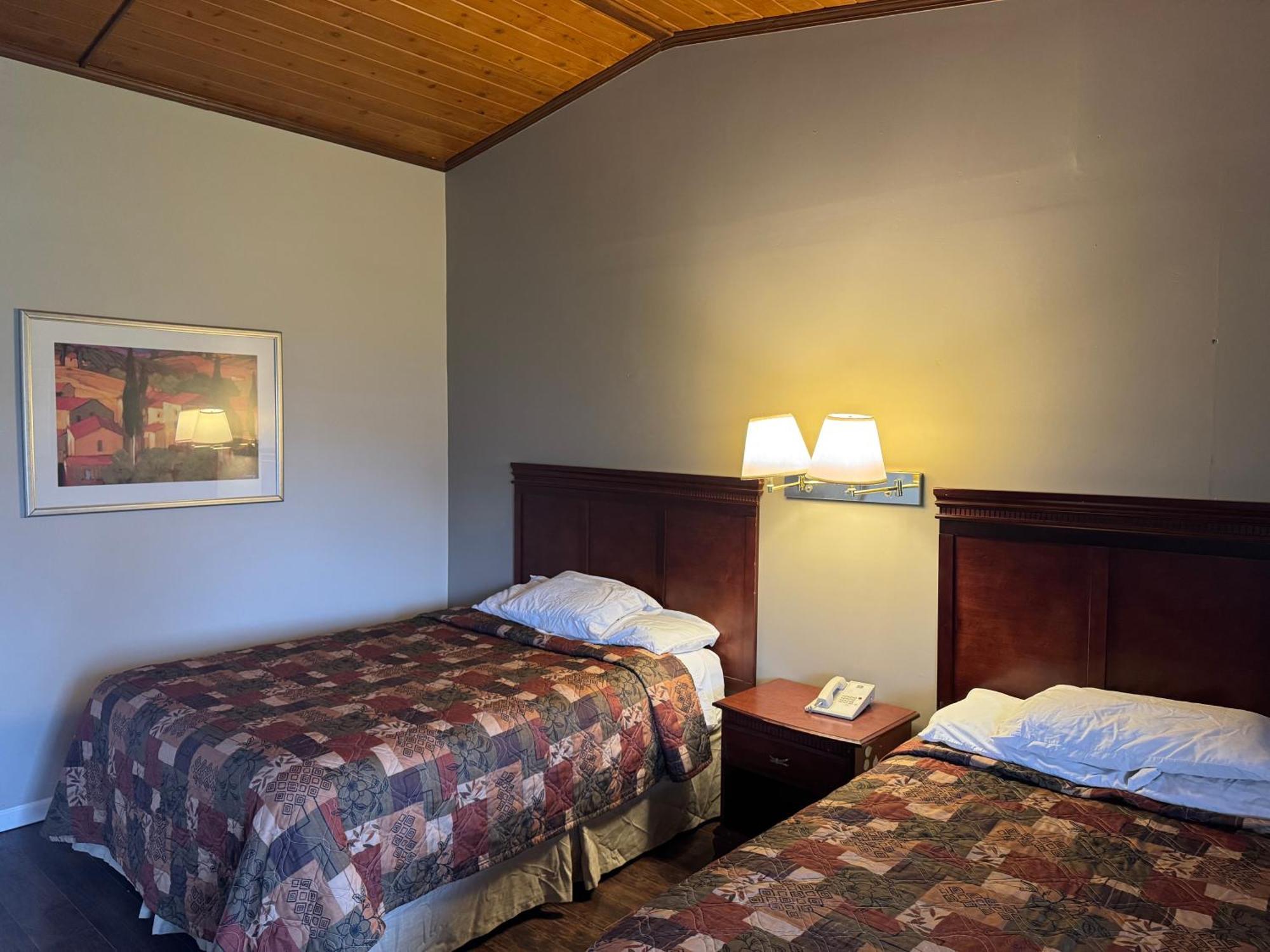 Town & Country Motel Clinton Buitenkant foto