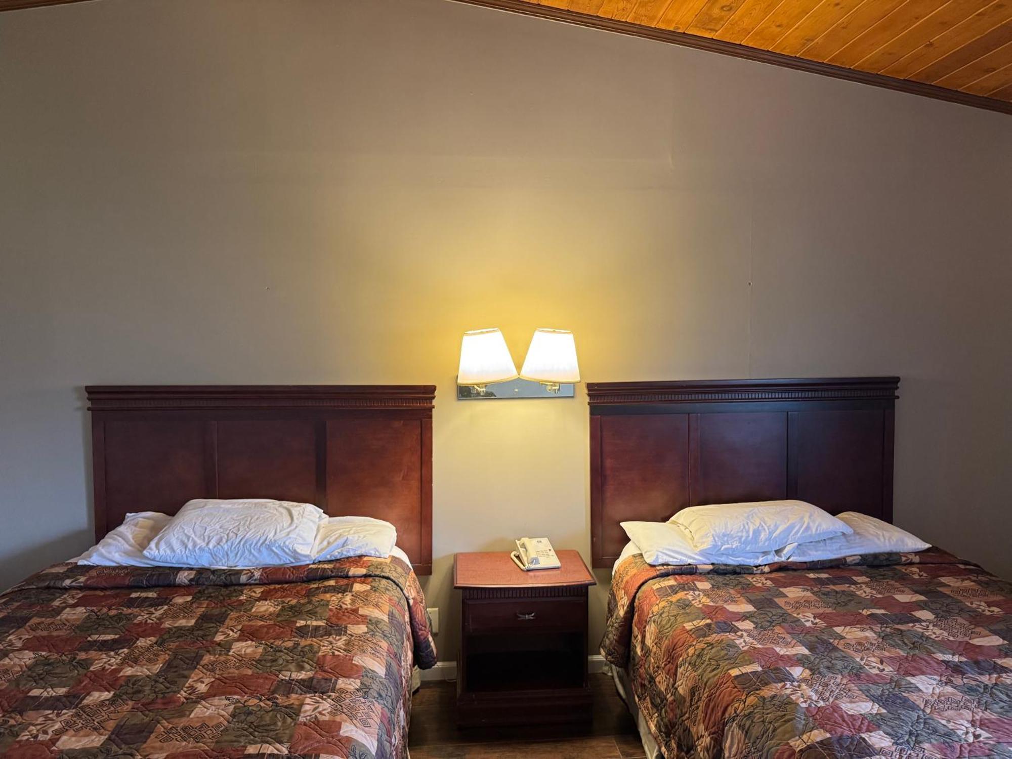 Town & Country Motel Clinton Buitenkant foto